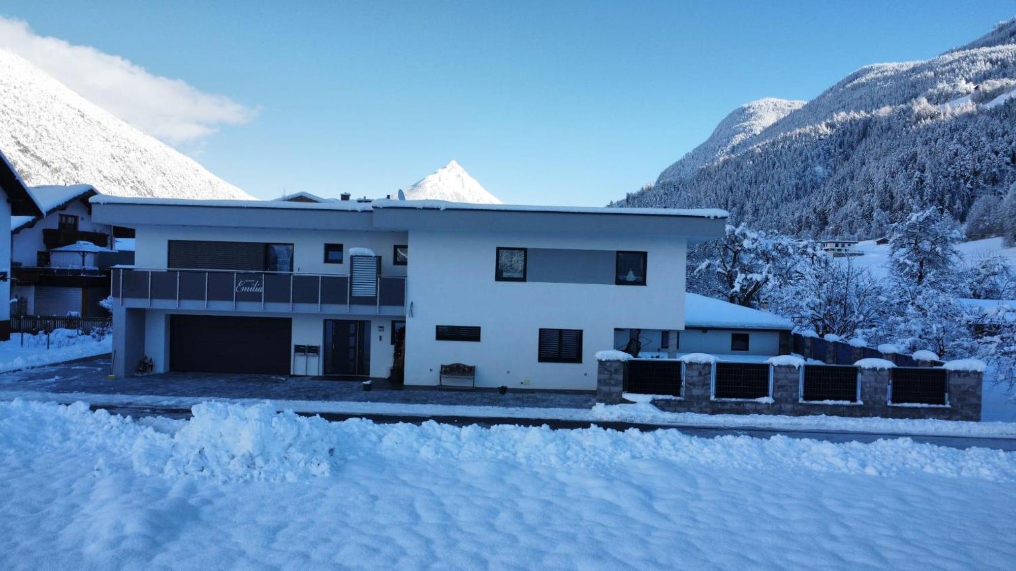 Apart Emilia Schonwies Exterior photo